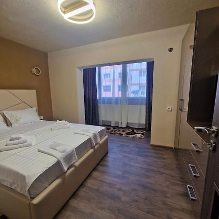 קורטאה דה ארגס Apartament Iulius 3 Manastire מראה חיצוני תמונה