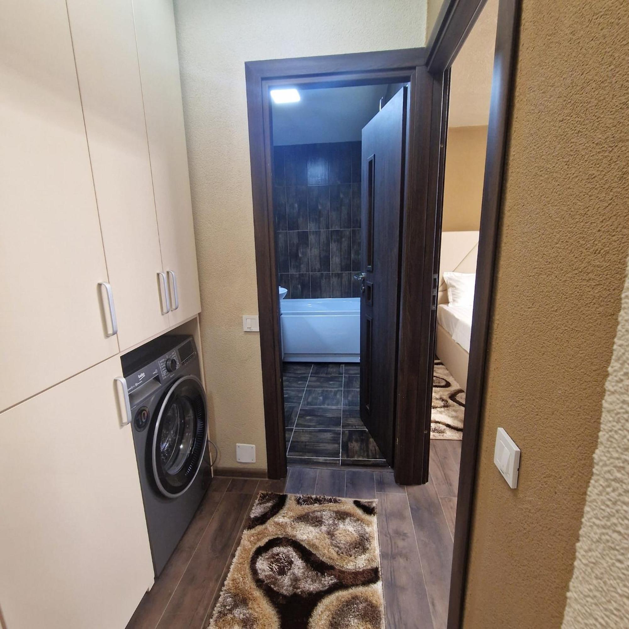קורטאה דה ארגס Apartament Iulius 3 Manastire מראה חיצוני תמונה